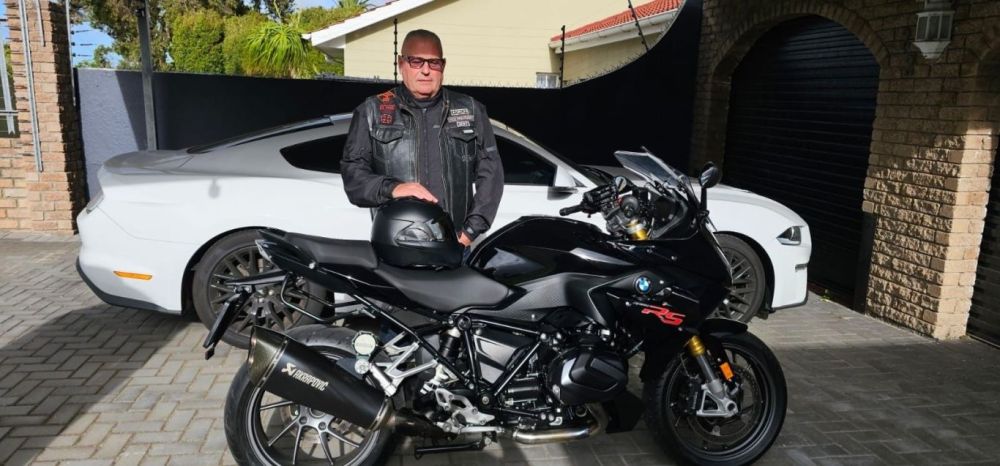Aoron Raven 2022 BMW R1250RS