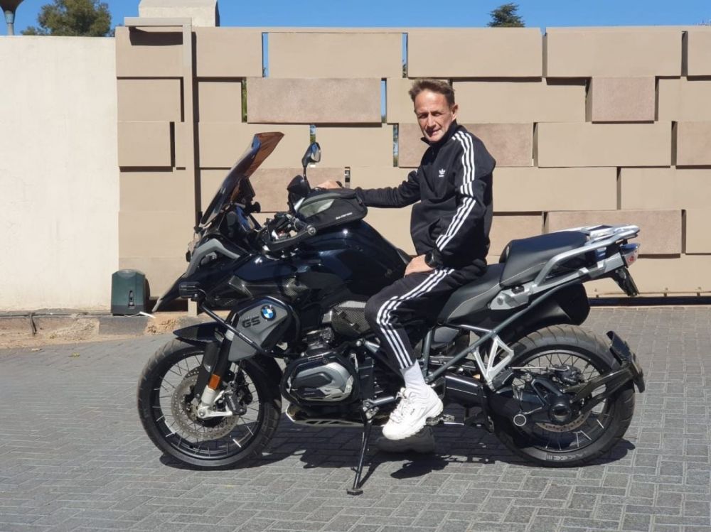 Hennie du Toit (PTA) 2016 BMW R1200GS Triple Black R1200GS