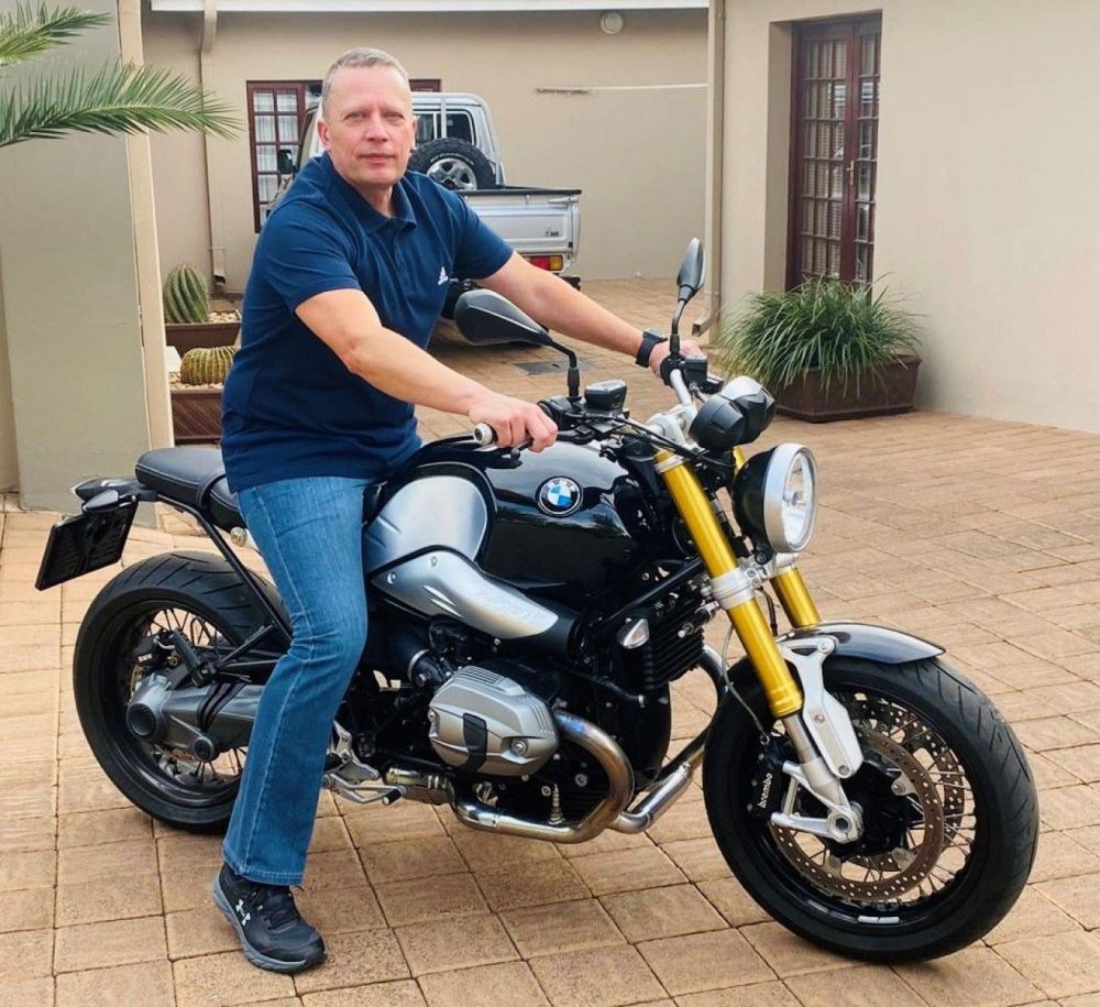 Hentie Delport (Bloem) 2015 BMW R NineT