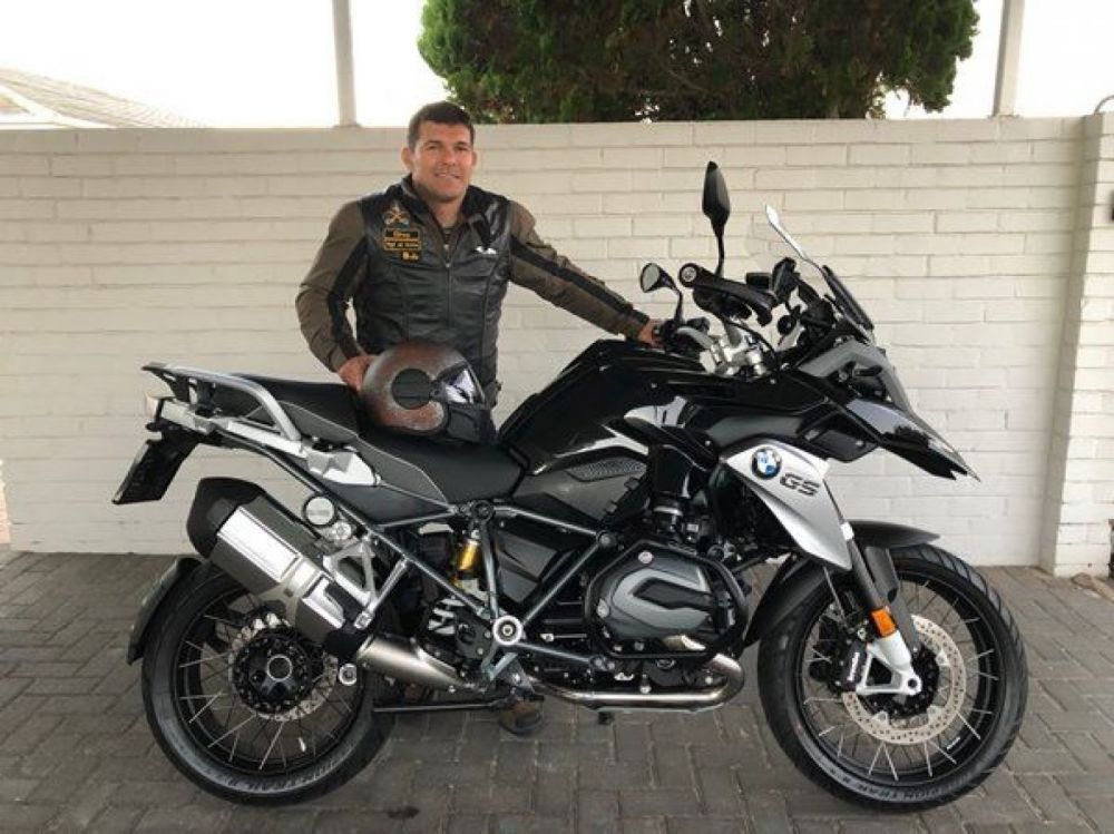 Elroy Jonck 2016 BMW R1200GS Triple Black