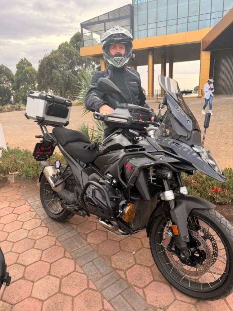 Steve Barnes (Kenya) 2024 BMW R1300GS Triple Black